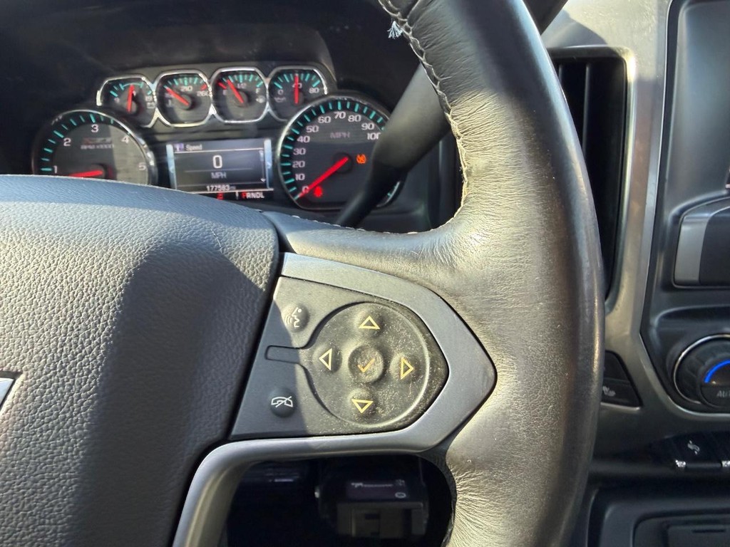 Chevrolet Silverado 1500 Vehicle Full-screen Gallery Image 15