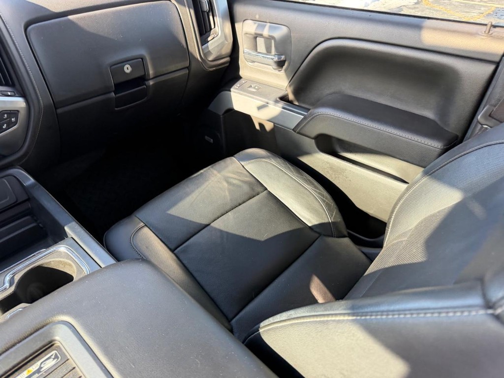 Chevrolet Silverado 1500 Vehicle Full-screen Gallery Image 18