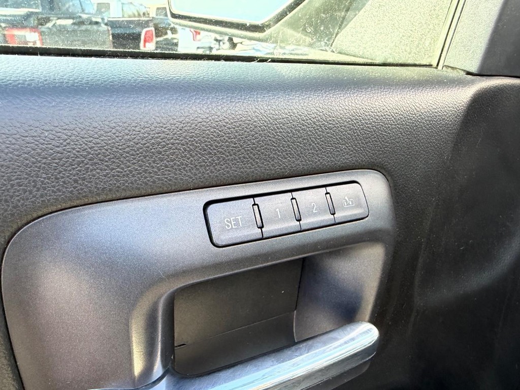 Chevrolet Silverado 1500 Vehicle Full-screen Gallery Image 20