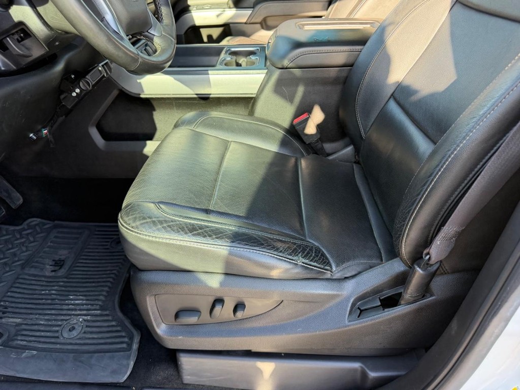 Chevrolet Silverado 1500 Vehicle Full-screen Gallery Image 21