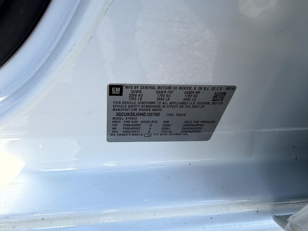 Chevrolet Silverado 1500 Vehicle Full-screen Gallery Image 24