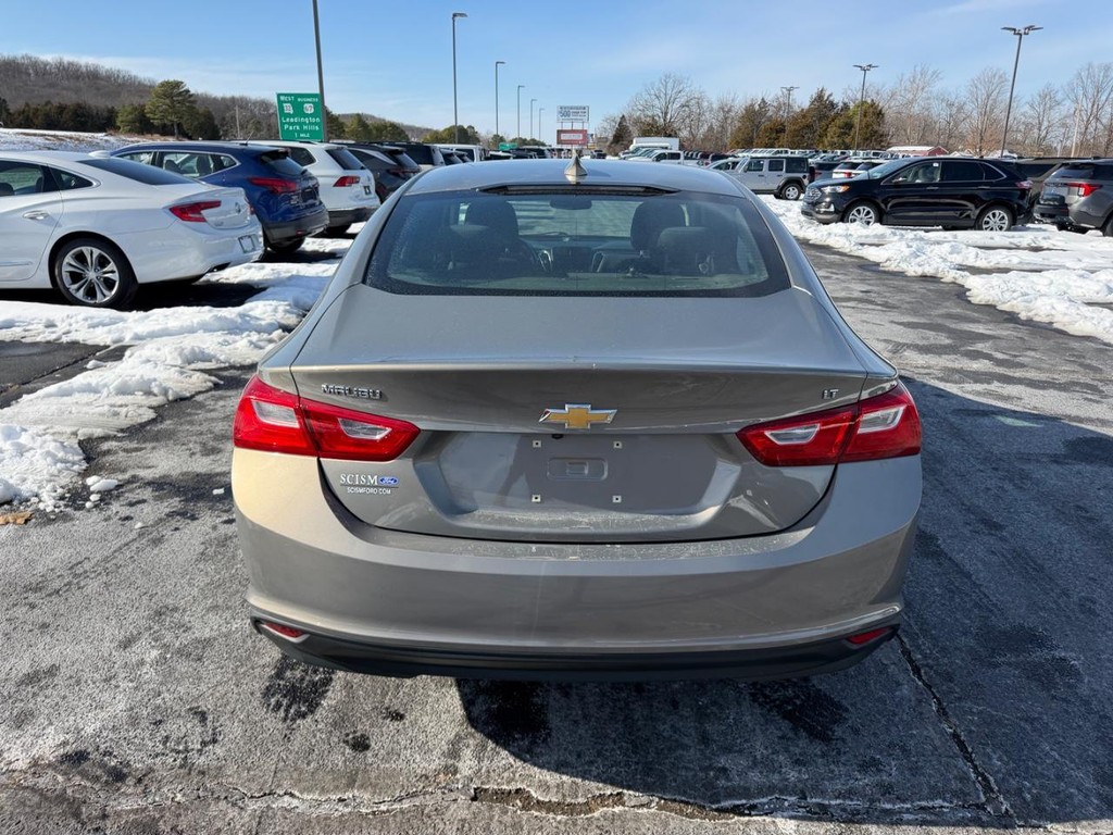 Chevrolet Malibu Vehicle Full-screen Gallery Image 04