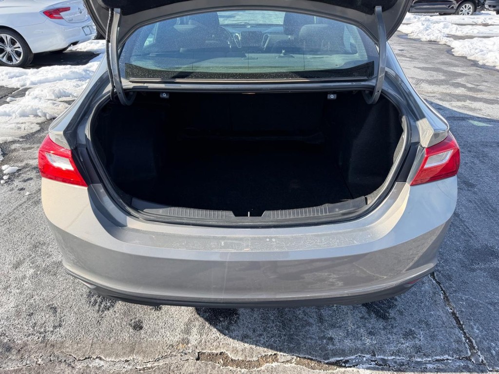 Chevrolet Malibu Vehicle Full-screen Gallery Image 05