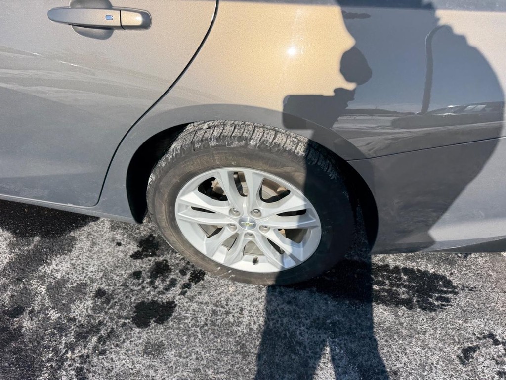 Chevrolet Malibu Vehicle Full-screen Gallery Image 06