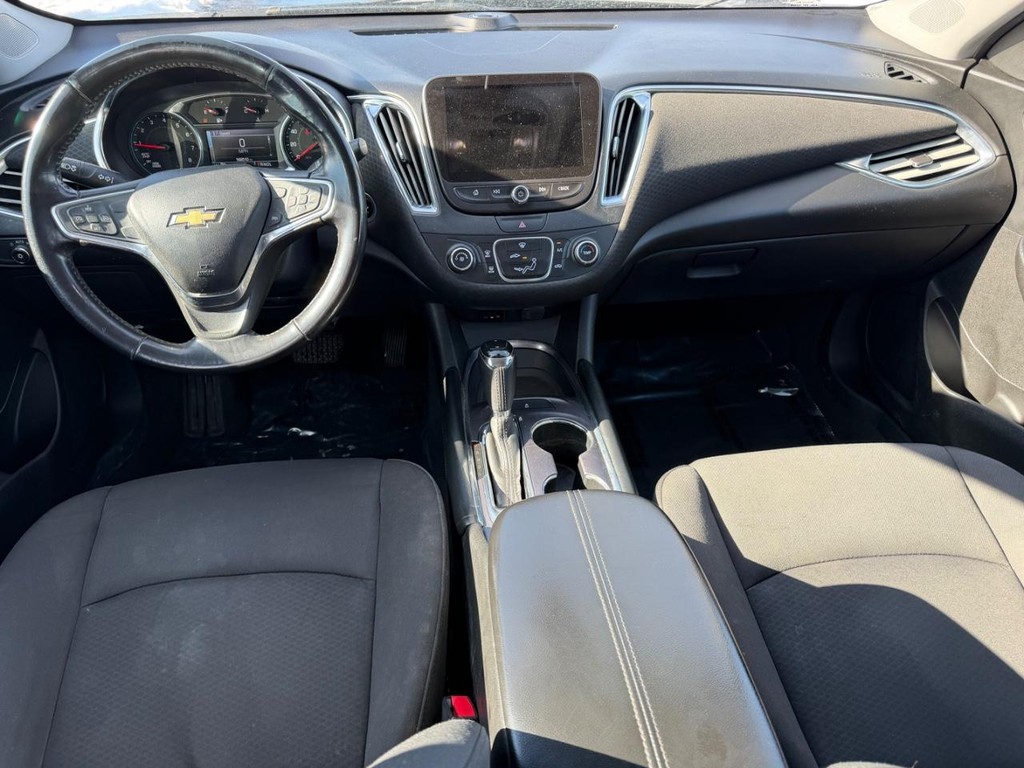 Chevrolet Malibu Vehicle Full-screen Gallery Image 10