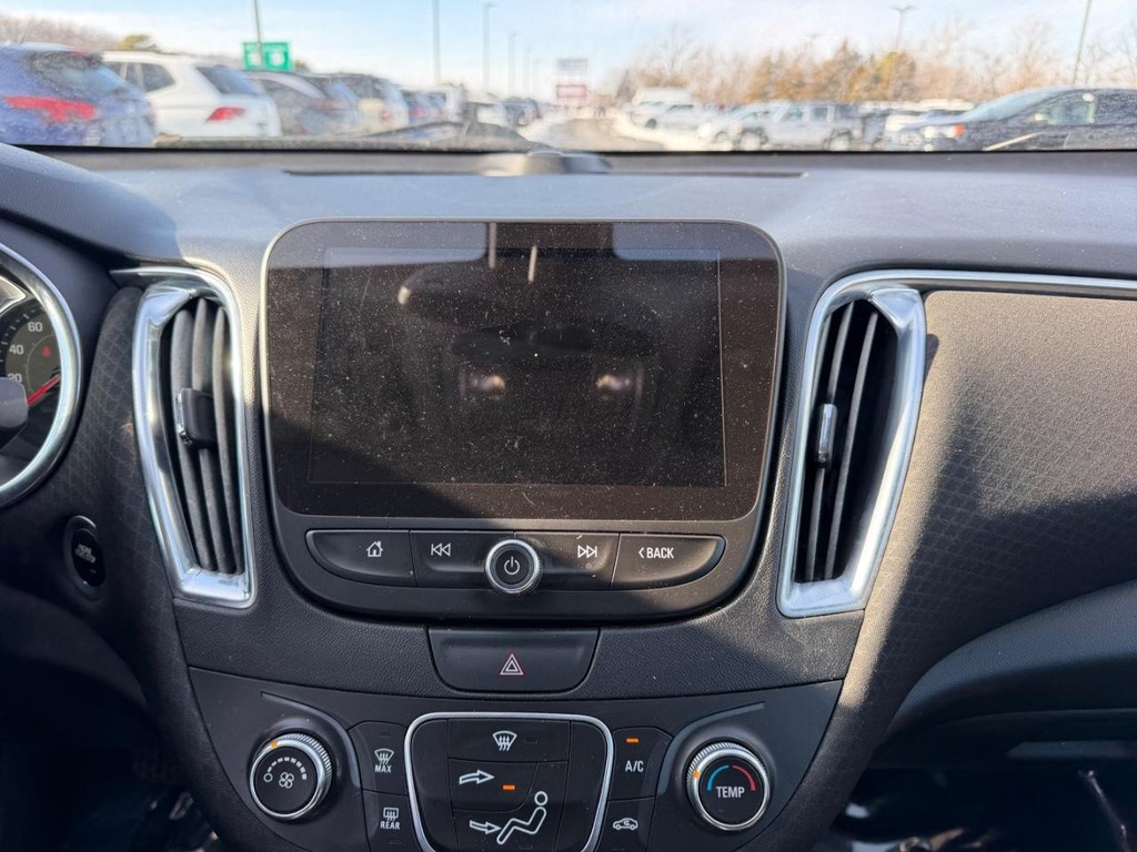 Chevrolet Malibu Vehicle Full-screen Gallery Image 14