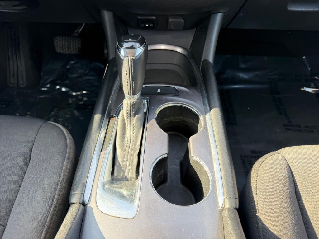 Chevrolet Malibu Vehicle Full-screen Gallery Image 16