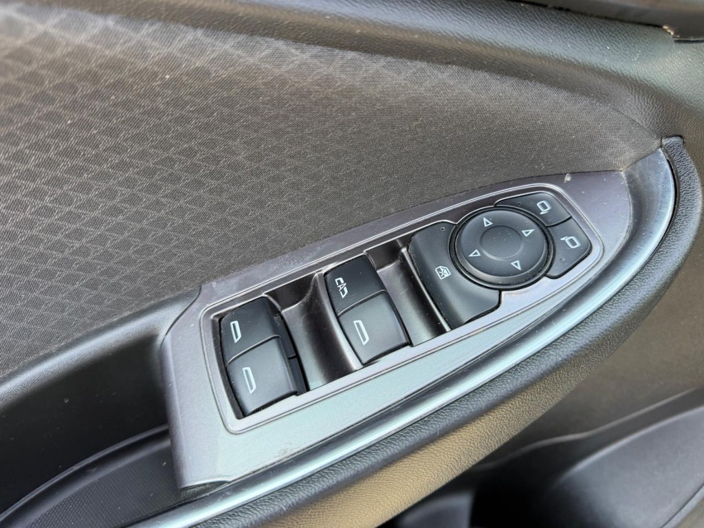 Chevrolet Malibu Vehicle Full-screen Gallery Image 18