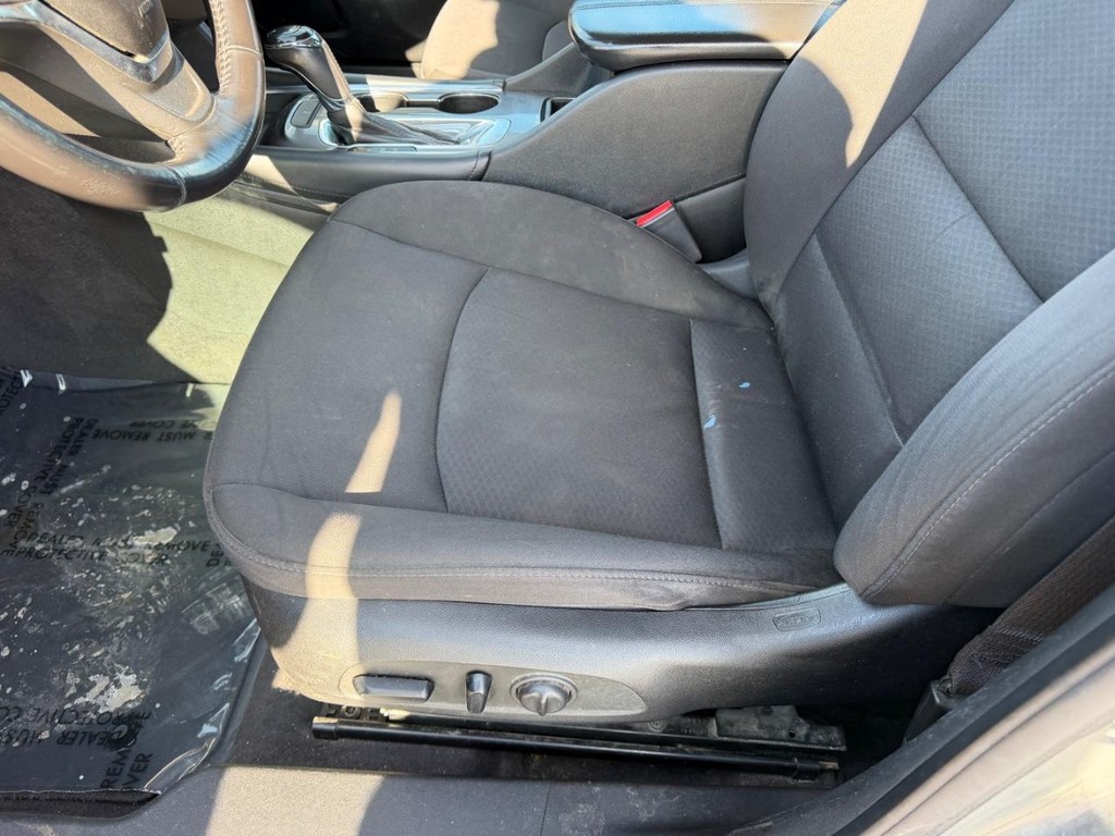 Chevrolet Malibu Vehicle Full-screen Gallery Image 19