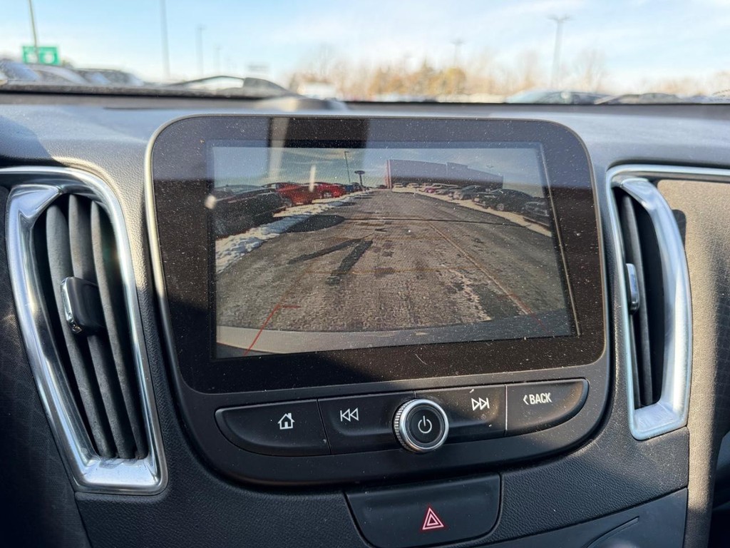 Chevrolet Malibu Vehicle Full-screen Gallery Image 21