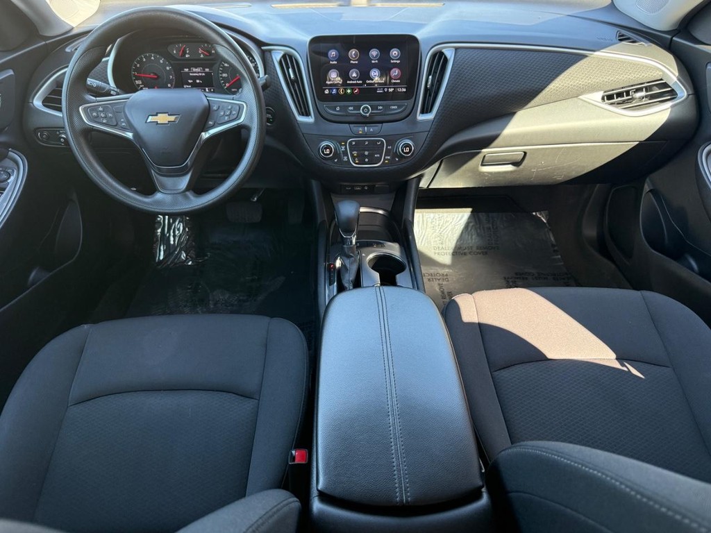 Chevrolet Malibu Vehicle Full-screen Gallery Image 11