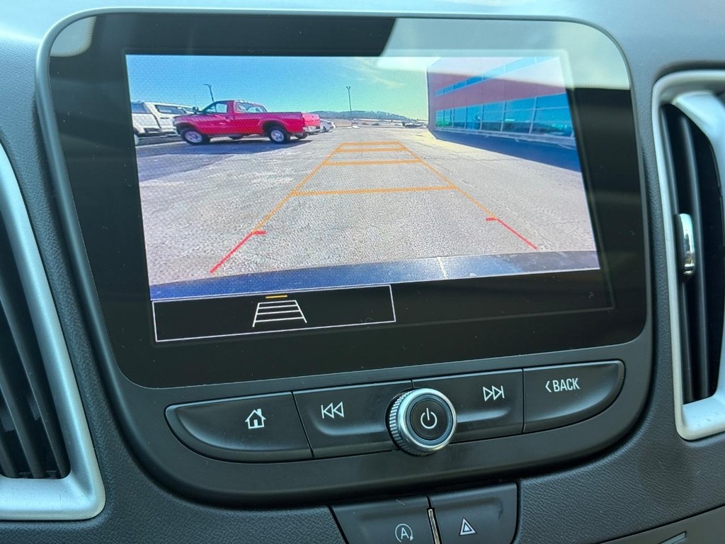 Chevrolet Malibu Vehicle Full-screen Gallery Image 17