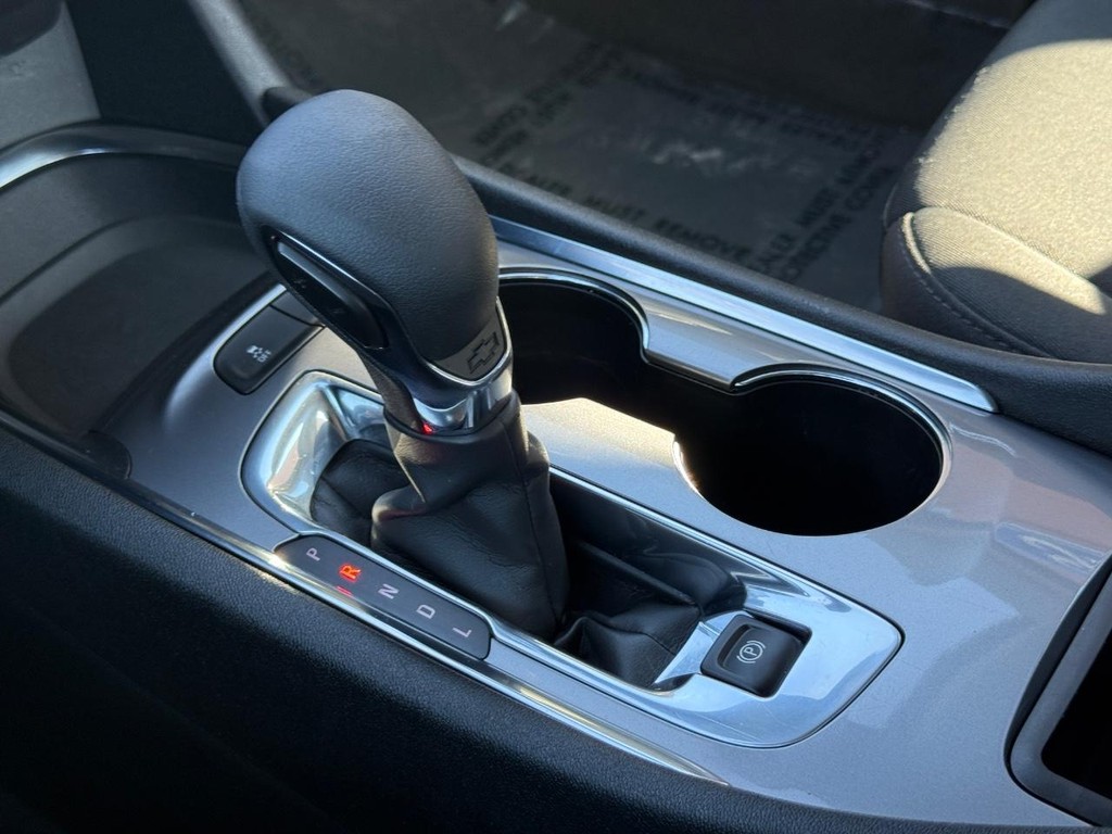 Chevrolet Malibu Vehicle Full-screen Gallery Image 19