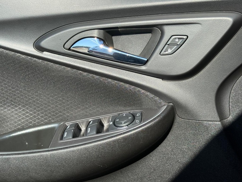 Chevrolet Malibu Vehicle Full-screen Gallery Image 22