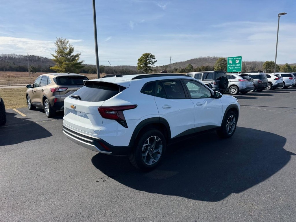 Chevrolet Trax Vehicle Full-screen Gallery Image 03