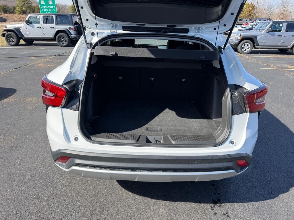 Chevrolet Trax Vehicle Full-screen Gallery Image 05