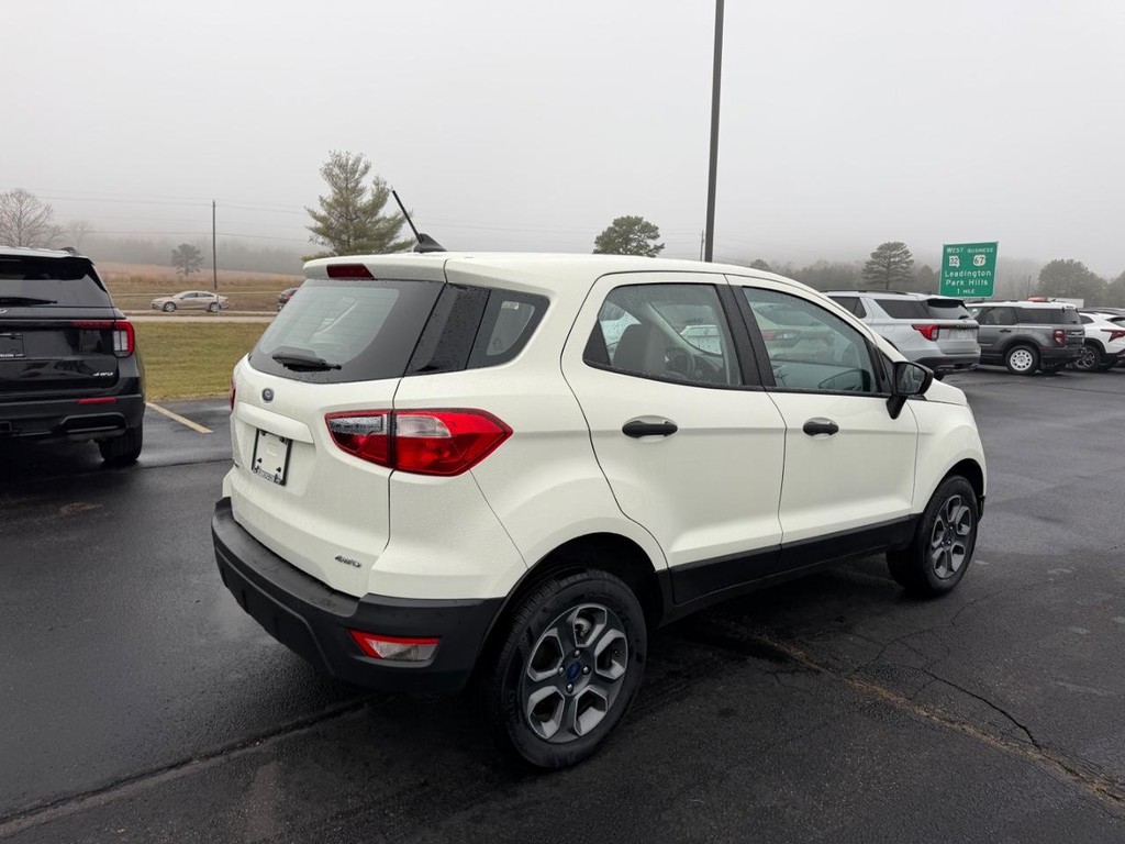 Ford EcoSport Vehicle Full-screen Gallery Image 03