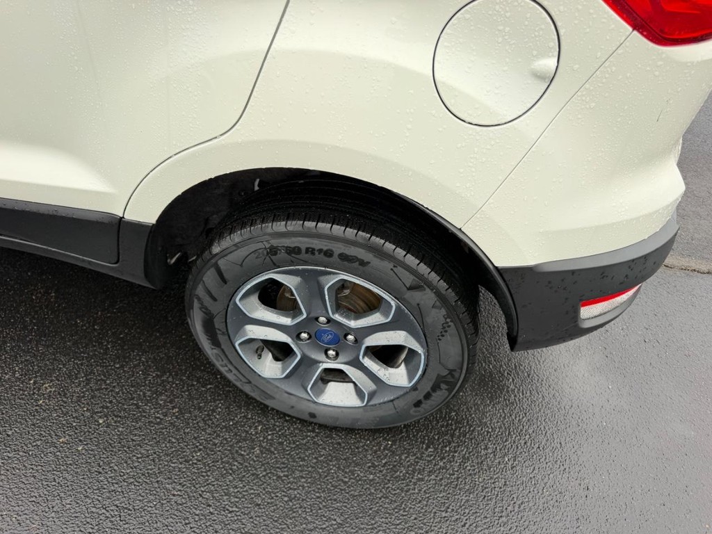 Ford EcoSport Vehicle Full-screen Gallery Image 06