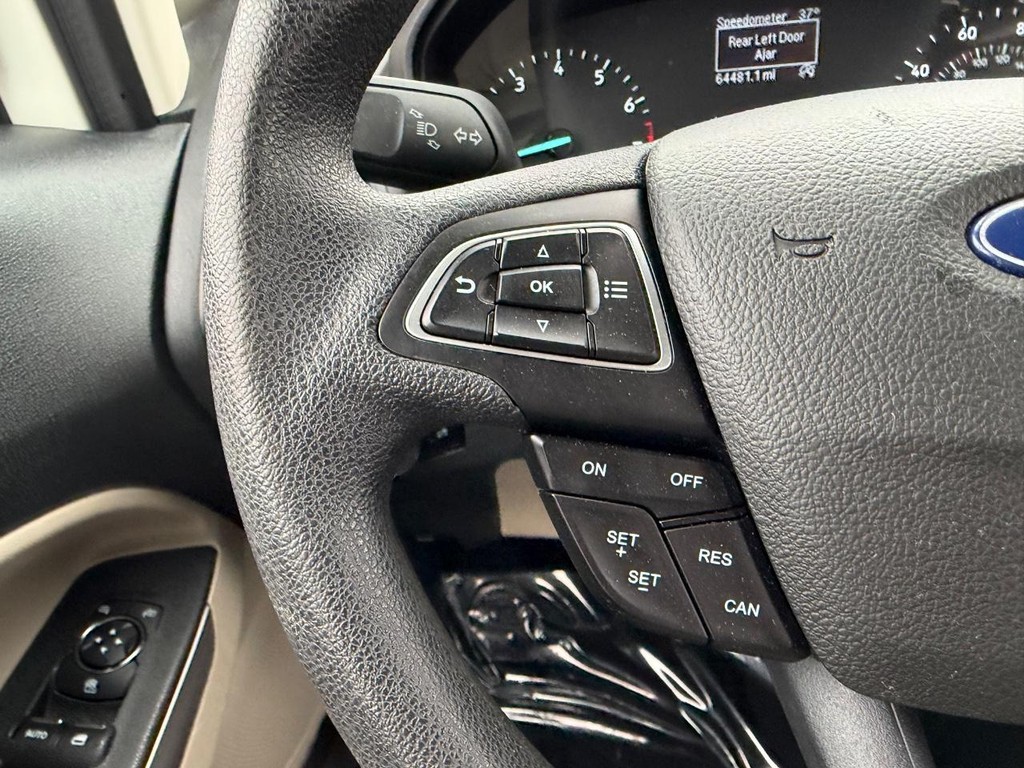 Ford EcoSport Vehicle Full-screen Gallery Image 12