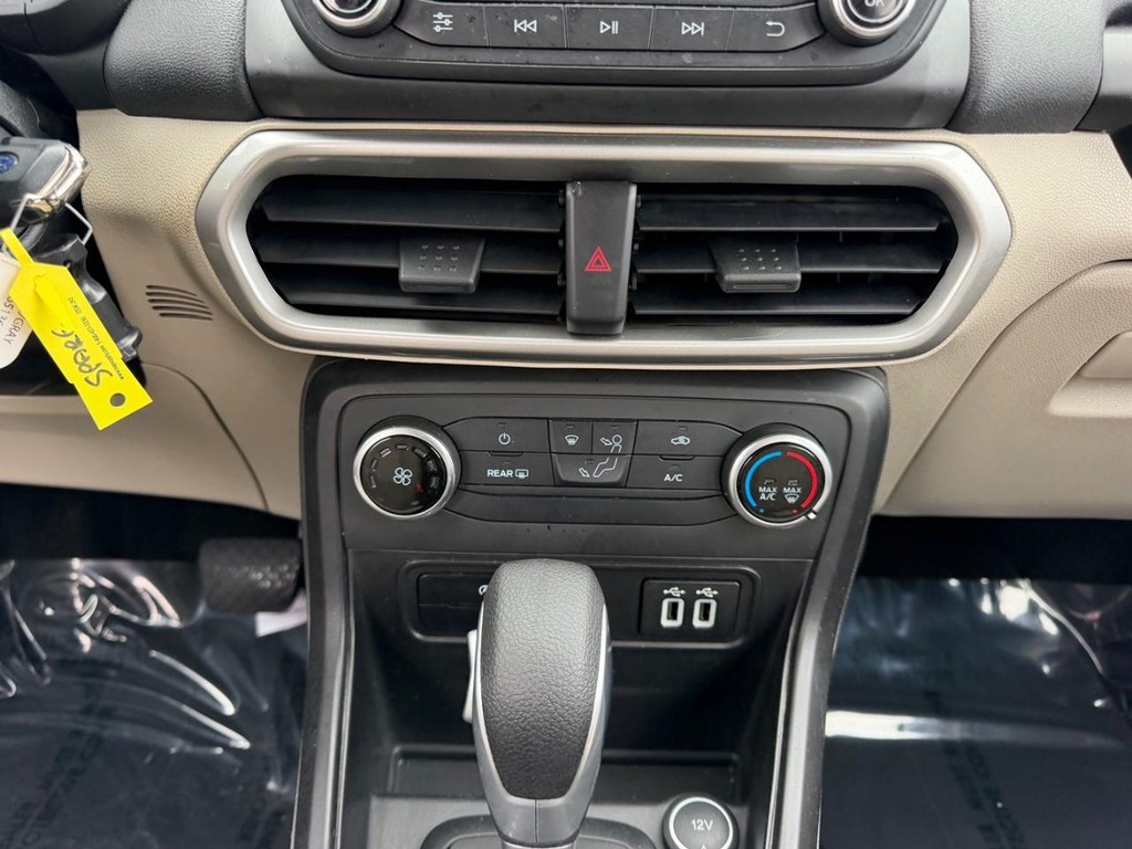 Ford EcoSport Vehicle Full-screen Gallery Image 15