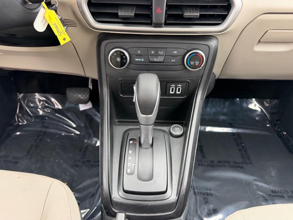 Ford EcoSport Vehicle Full-screen Gallery Image 16