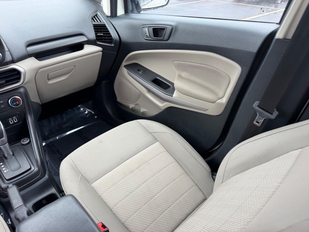Ford EcoSport Vehicle Full-screen Gallery Image 17
