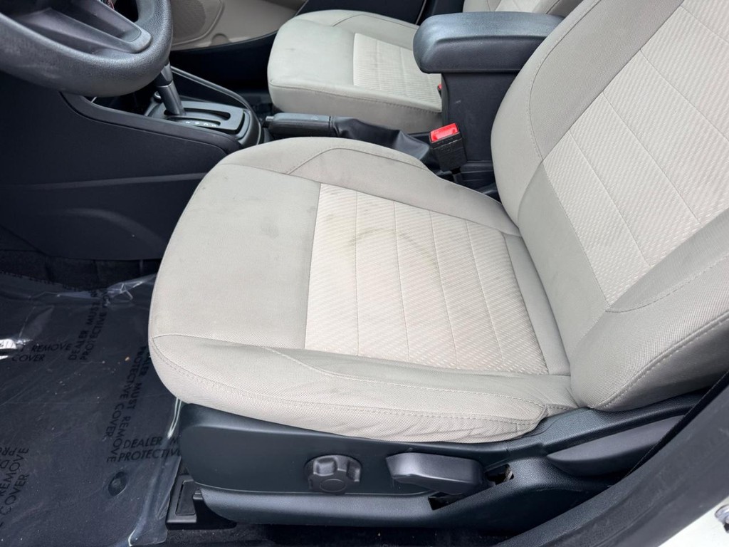 Ford EcoSport Vehicle Full-screen Gallery Image 19