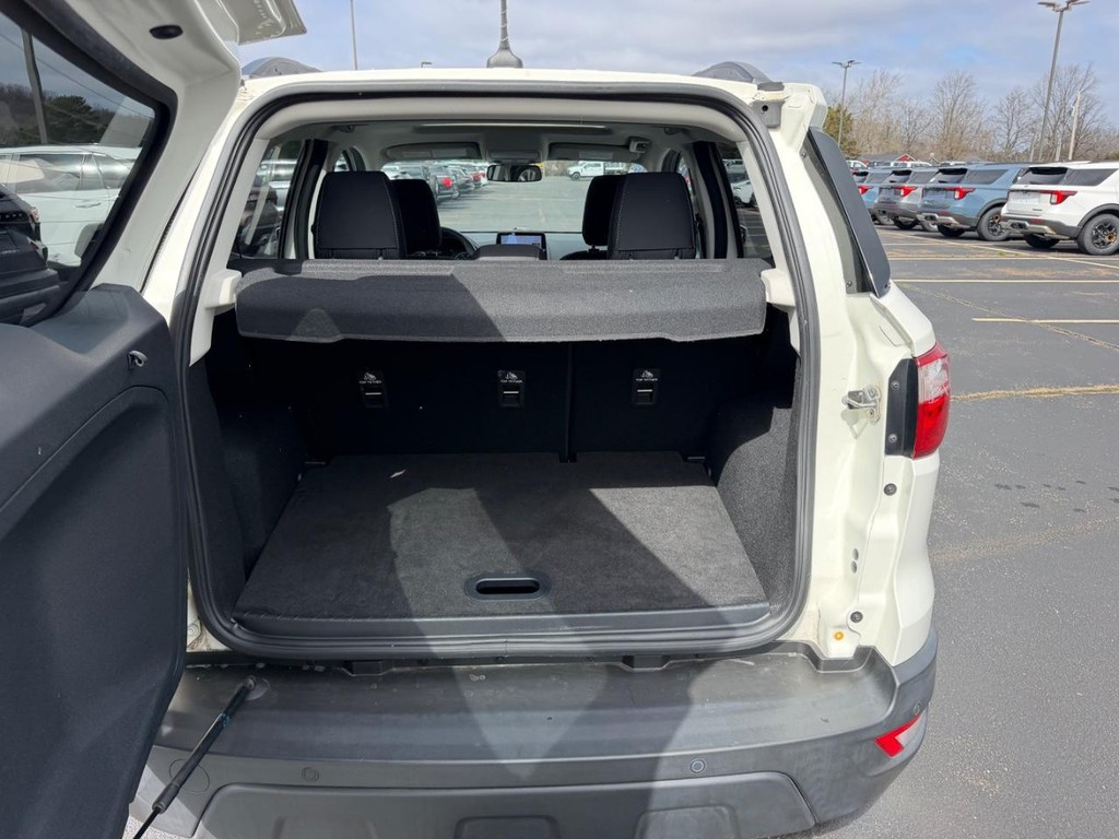 Ford EcoSport Vehicle Full-screen Gallery Image 05