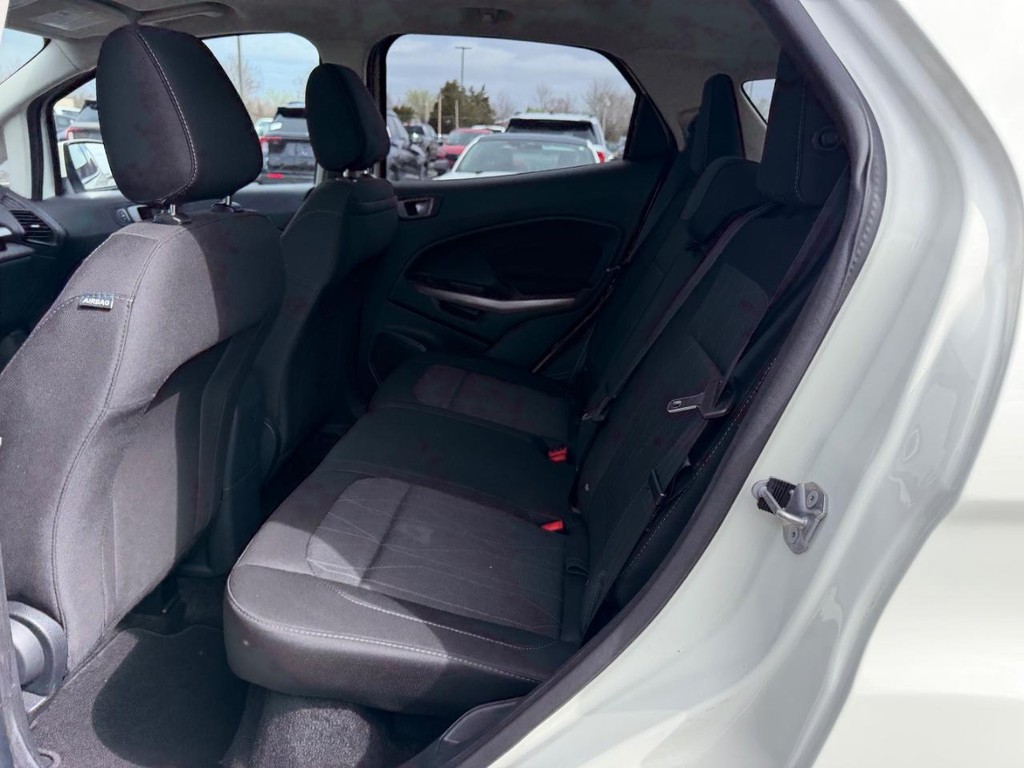 Ford EcoSport Vehicle Full-screen Gallery Image 09