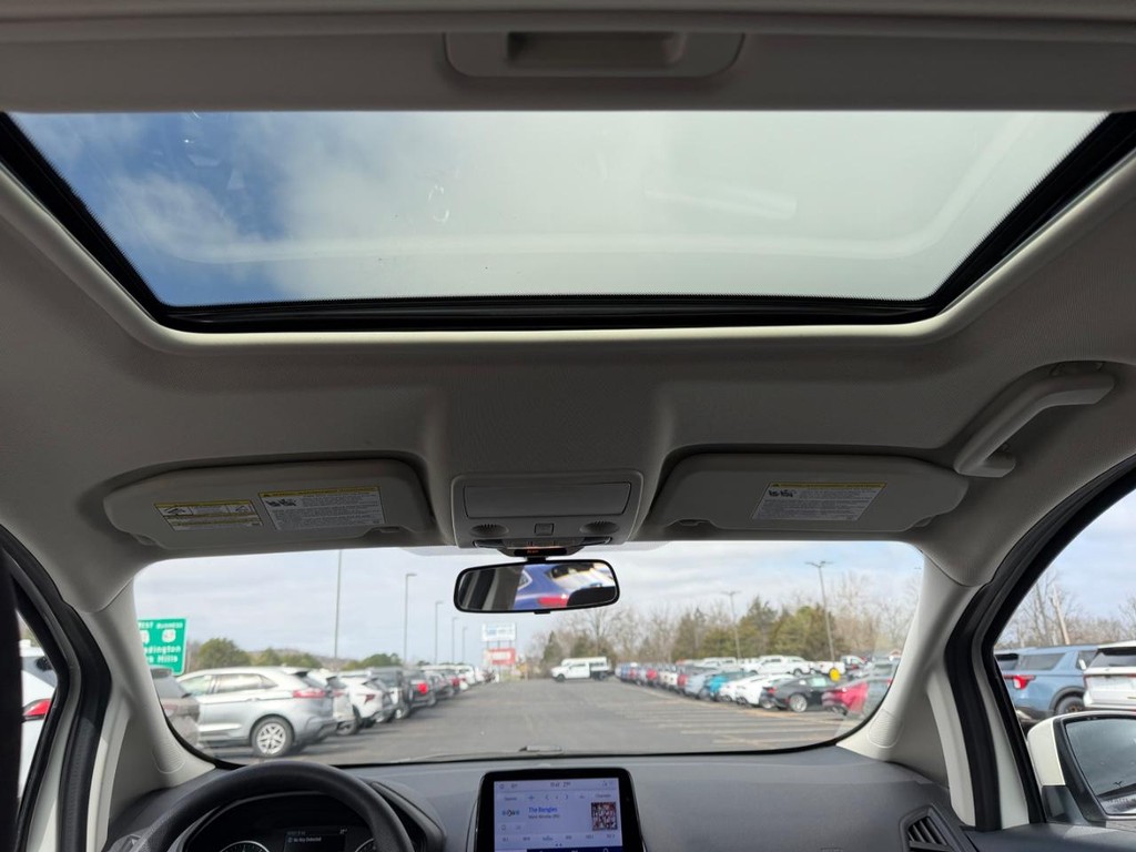 Ford EcoSport Vehicle Full-screen Gallery Image 10