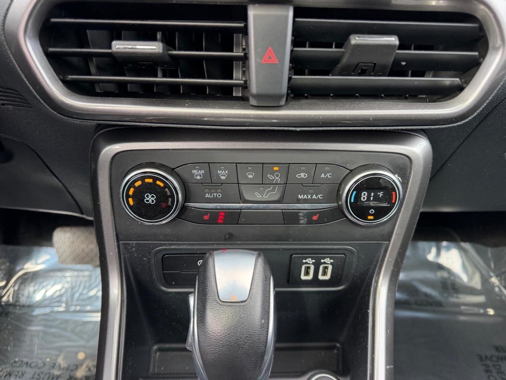 Ford EcoSport Vehicle Full-screen Gallery Image 16