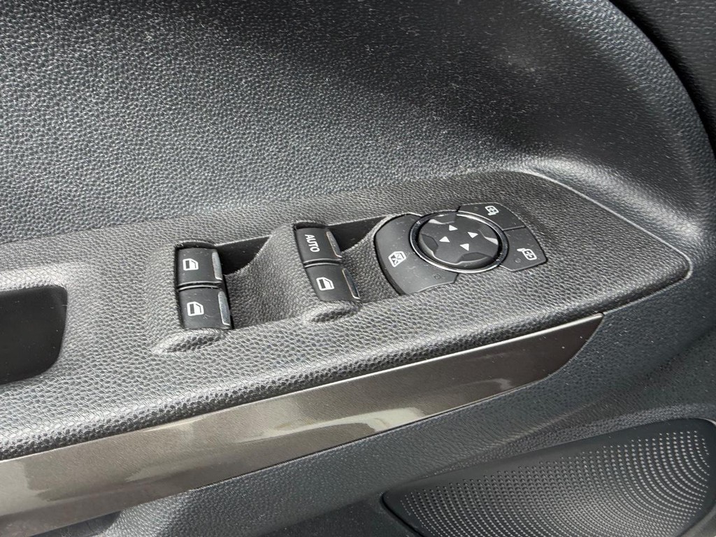 Ford EcoSport Vehicle Full-screen Gallery Image 19