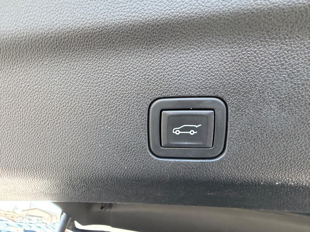 Chevrolet Tahoe Vehicle Full-screen Gallery Image 06