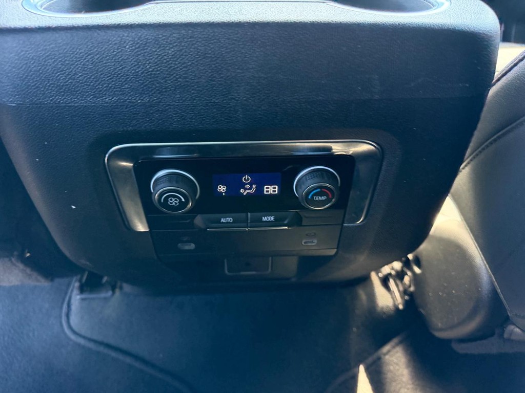 Chevrolet Tahoe Vehicle Full-screen Gallery Image 12