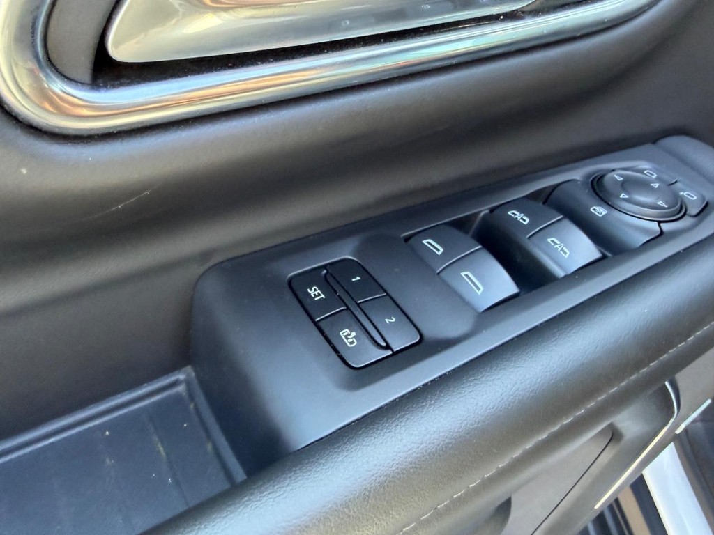 Chevrolet Tahoe Vehicle Full-screen Gallery Image 22