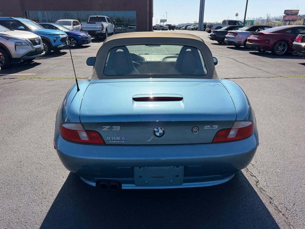 BMW Z3 Vehicle Full-screen Gallery Image 04