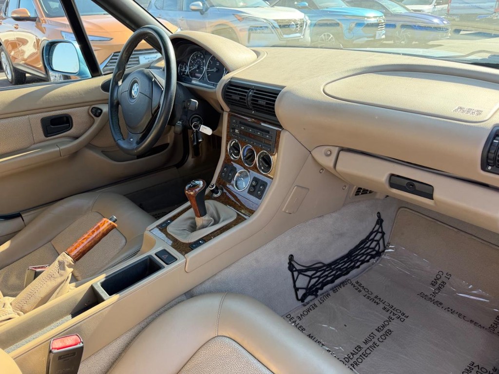 BMW Z3 Vehicle Full-screen Gallery Image 08