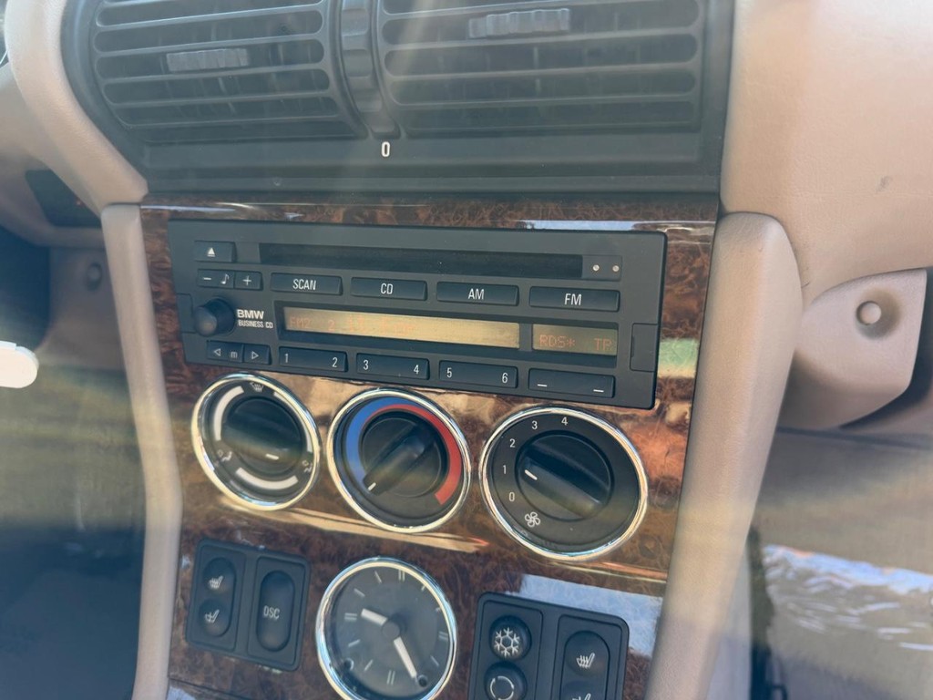 BMW Z3 Vehicle Full-screen Gallery Image 10