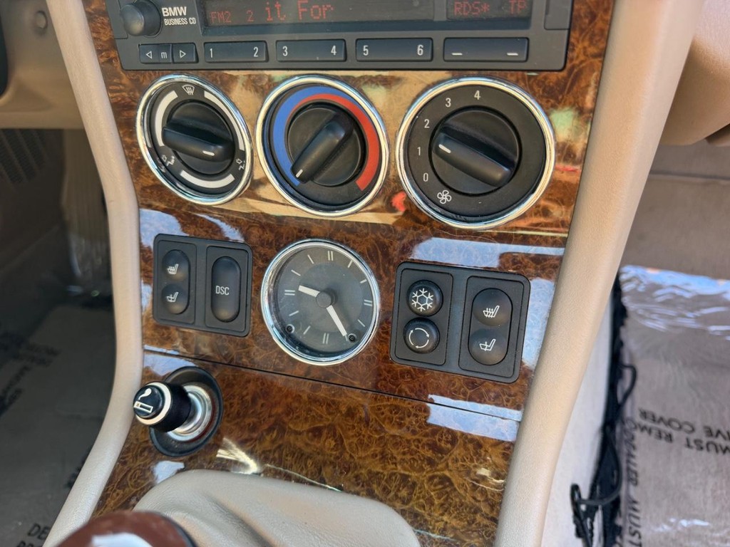 BMW Z3 Vehicle Full-screen Gallery Image 11