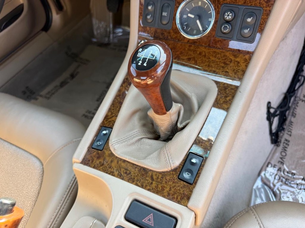 BMW Z3 Vehicle Full-screen Gallery Image 12