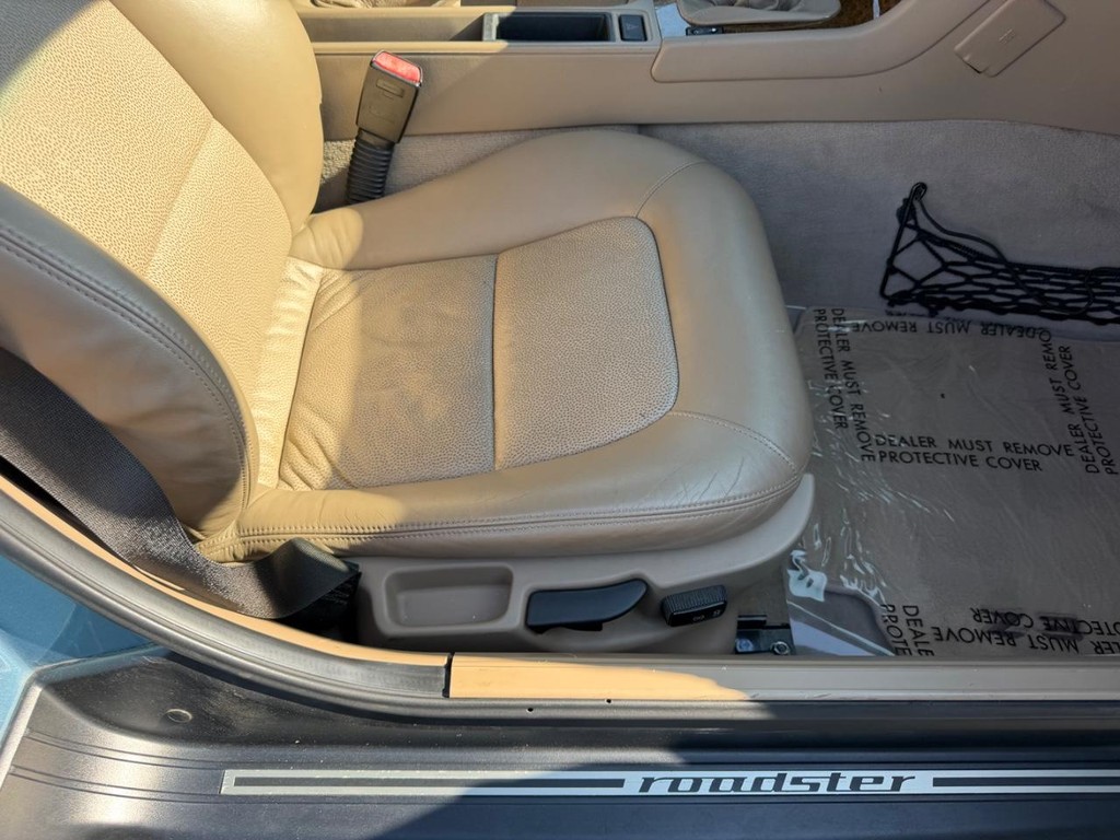 BMW Z3 Vehicle Full-screen Gallery Image 13