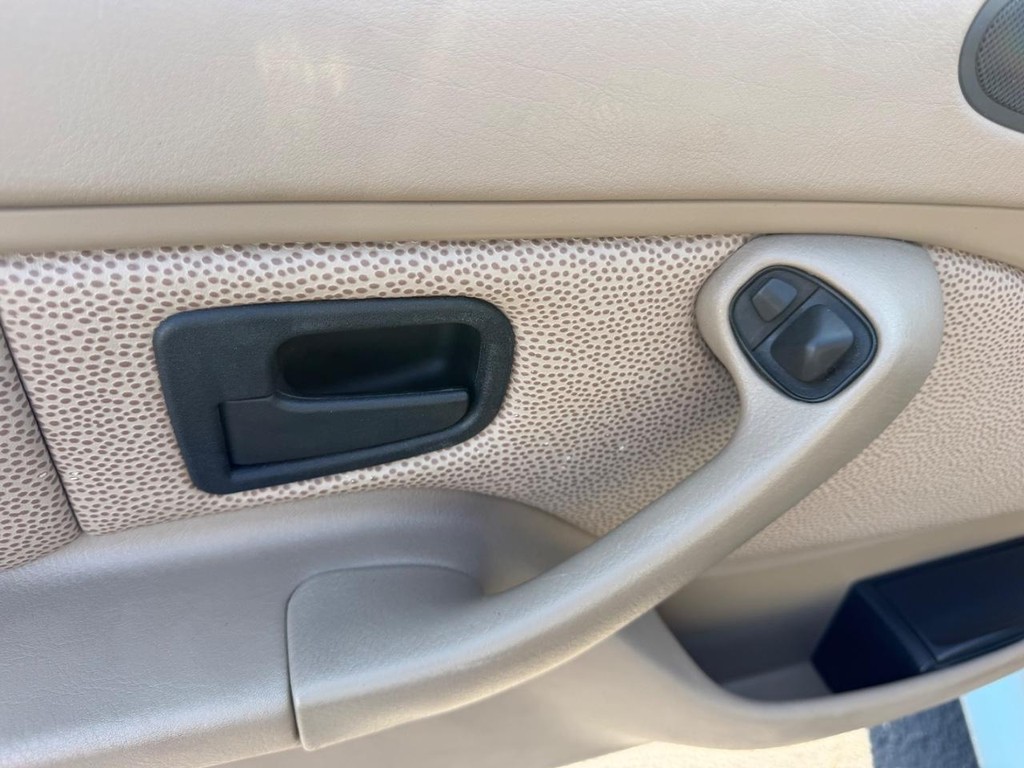 BMW Z3 Vehicle Full-screen Gallery Image 14