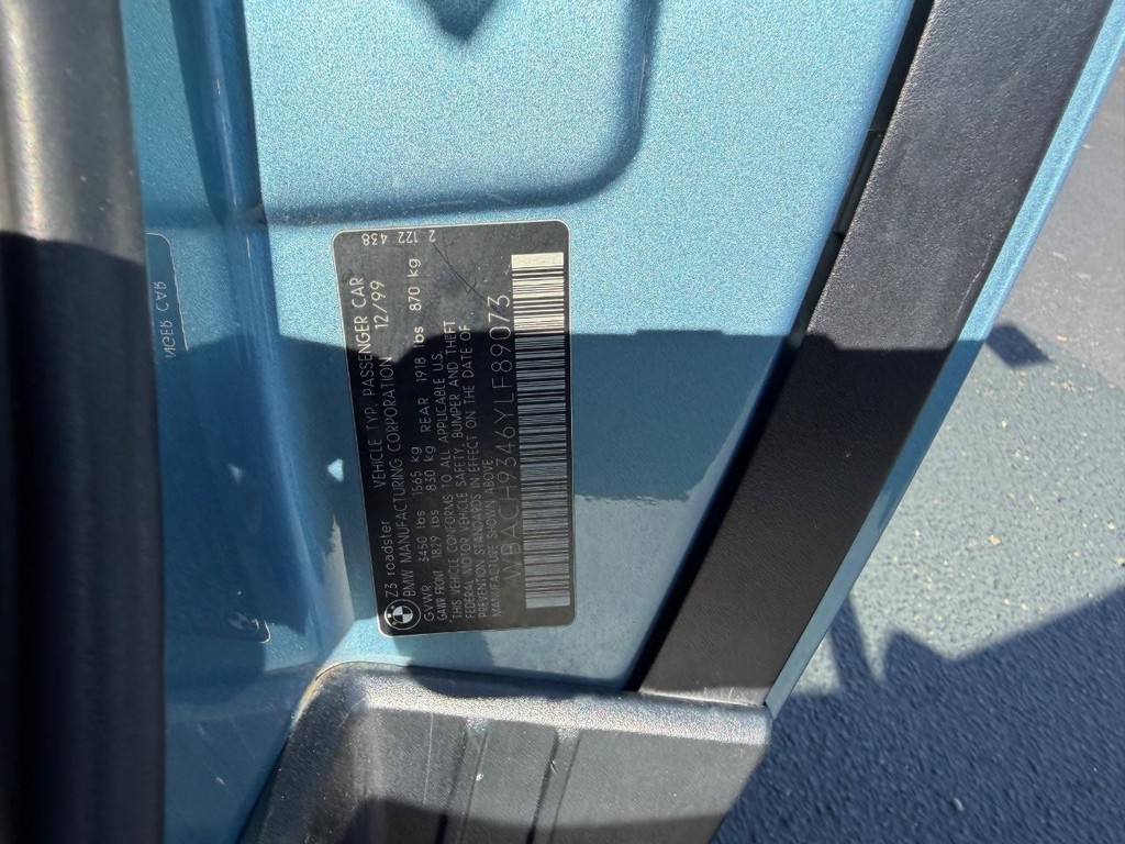 BMW Z3 Vehicle Full-screen Gallery Image 16