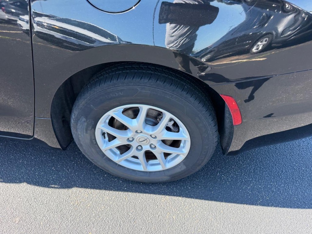 Chrysler Pacifica Vehicle Full-screen Gallery Image 07