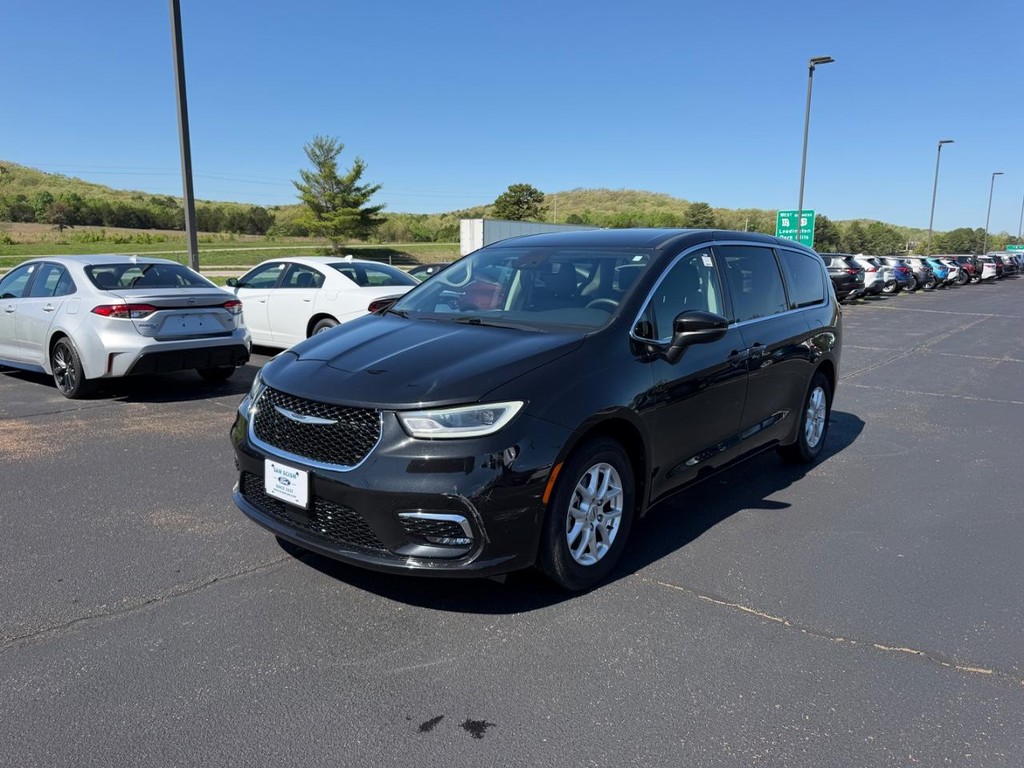 Chrysler Pacifica Vehicle Full-screen Gallery Image 08