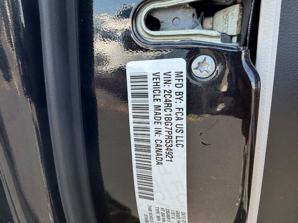 Chrysler Pacifica Vehicle Full-screen Gallery Image 26