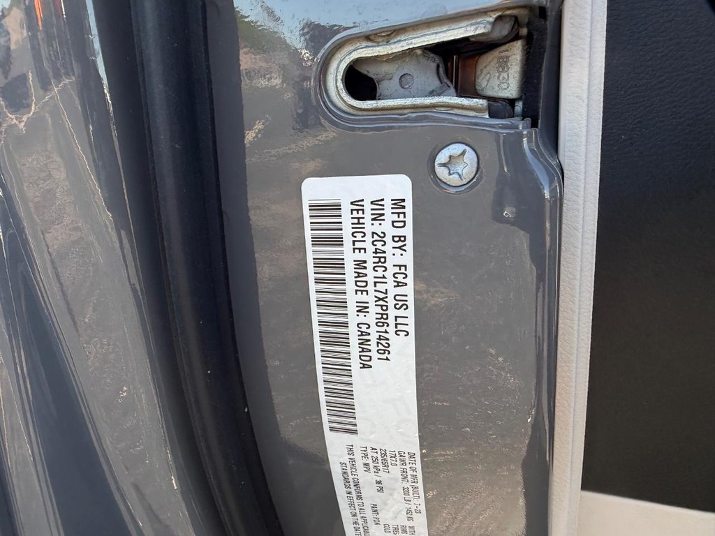 Chrysler Pacifica Vehicle Full-screen Gallery Image 26