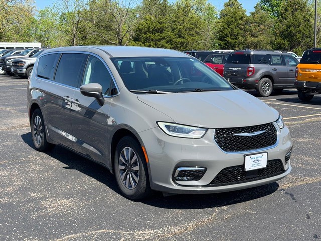 more details - chrysler pacifica