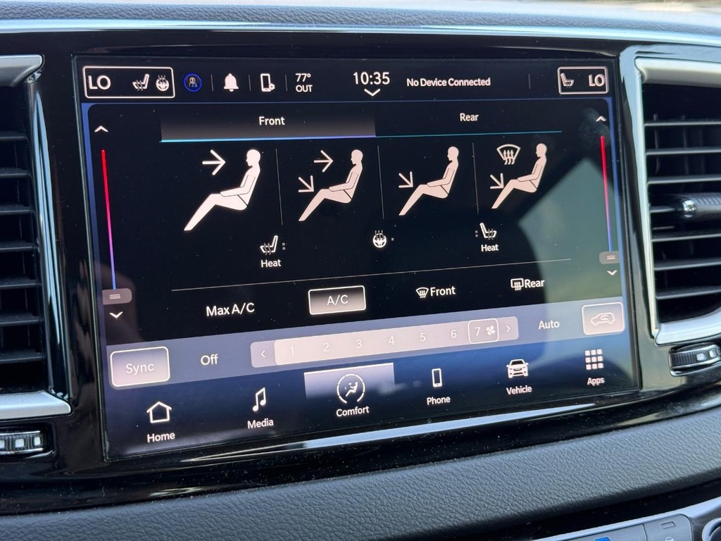 Chrysler Pacifica Vehicle Full-screen Gallery Image 18