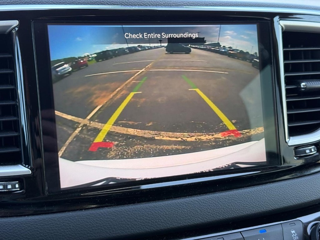 Chrysler Pacifica Vehicle Full-screen Gallery Image 22